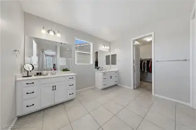 7547 Tinley Creek Avenue, Las Vegas, NV 89113 Primary Bathroom