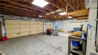 3204 Lindell Road, Las Vegas, NV 89146 Garage