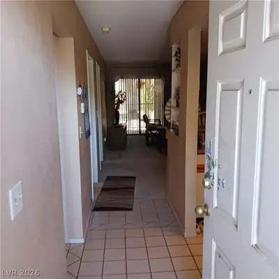 2856 Bluebonnet Drive 2 Entry
