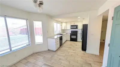 121 Logansberry Lane, Las Vegas, NV 89145 Kitchen