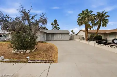 4013 Esmeralda Avenue, Las Vegas, NV 89102 Front of Structure