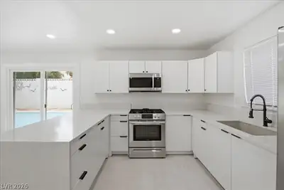 4013 Esmeralda Avenue, Las Vegas, NV 89102 Kitchen