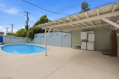 4013 Esmeralda Avenue, Las Vegas, NV 89102 Pool
