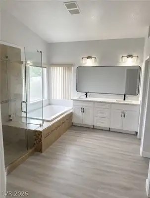 813 White Falcon Street, Las Vegas, NV 89144 Primary Bathroom