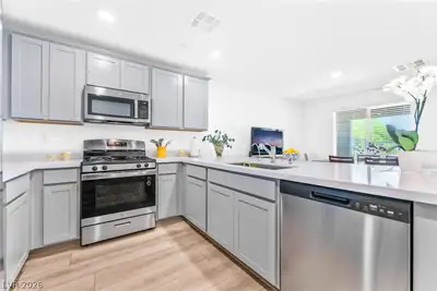 6252 Foxes Dale Street, Las Vegas, NV 89166 Kitchen