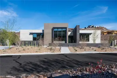10 Sanctuary Peak Court Henderson, NV 89012