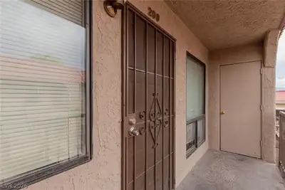 4300 North Lamont Street 209 Entrance Foyer