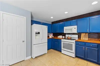 10553 Pueblo Springs Street Kitchen
