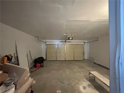 4007 Spring Leaf Drive, Las Vegas, NV 89147 Garage