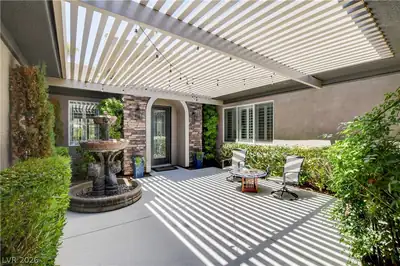 7087 April Wind Avenue, Las Vegas, NV 89131 Courtyard