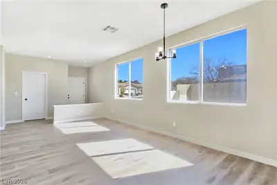 283 Fancrest Street Dining Area