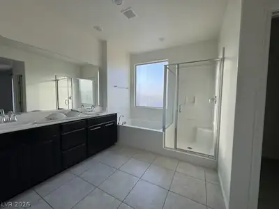 4076 Topaz Hills Drive, North Las Vegas, NV 89032 Primary Bathroom