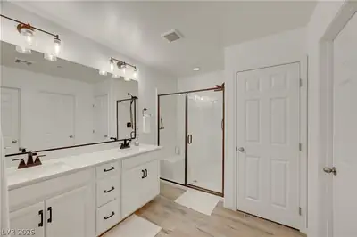81 Moon Hill Drive, Henderson, NV 89011 Primary Bathroom