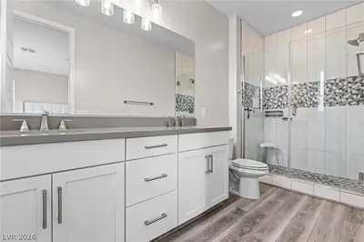 11656 Redwood Mountain Avenue Primary Bathroom
