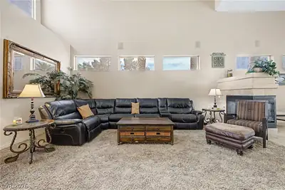 109 Weatherwood Court Living Room