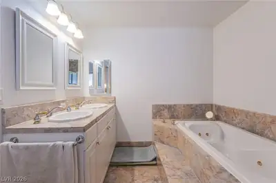 3510 Allegheny Drive, Las Vegas, NV 89122 Primary Bathroom