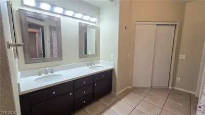 6805 Coral Rock Drive, Las Vegas, NV 89108 Primary Bathroom