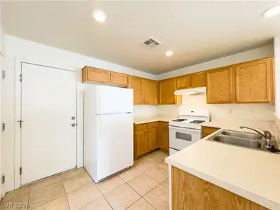 9456 Grandview Spring Avenue, Las Vegas, NV 89166 Kitchen