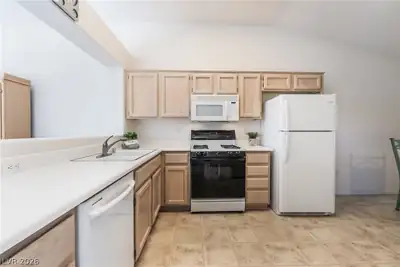 419 Golden State Street Kitchen