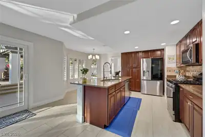 3001 Ocean Port Drive, Las Vegas, NV 89117 Kitchen