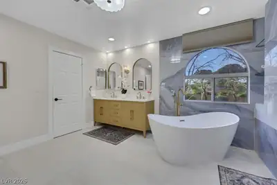 3001 Ocean Port Drive, Las Vegas, NV 89117 Primary Bathroom