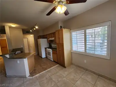 1050 East Cactus Avenue 1029 Kitchen