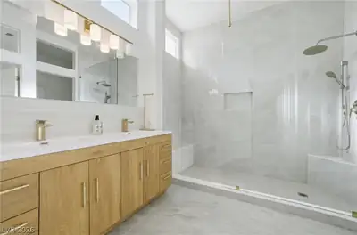 511 Eagle Vista Drive Primary Bathroom
