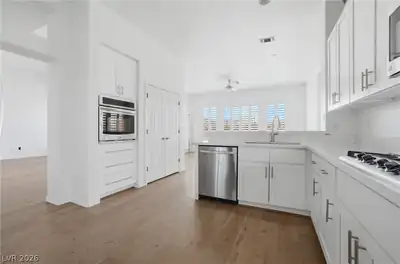 511 Eagle Vista Drive Kitchen