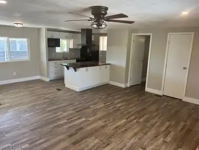 1061 South Comstock Circle Living Room