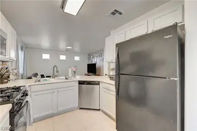 10374 Midnight Iris Street, Las Vegas, NV 89183 Kitchen