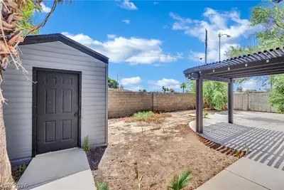 1605 Euclid Avenue, Las Vegas, NV 89104 Yard