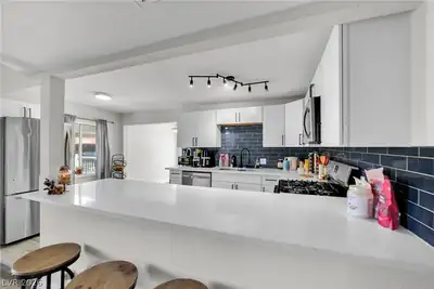 1605 Euclid Avenue, Las Vegas, NV 89104 Kitchen