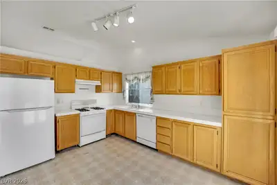 5905 Briar Rose Lane, Las Vegas, NV 89130 Kitchen