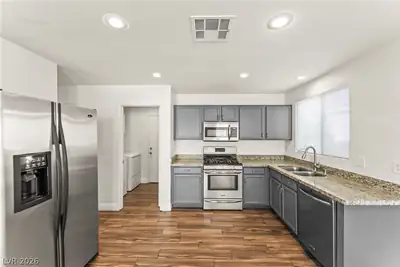 8708 Majestic Pine Avenue, Las Vegas, NV 89143 Kitchen