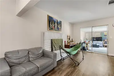 4421 Ash Avenue Living Room