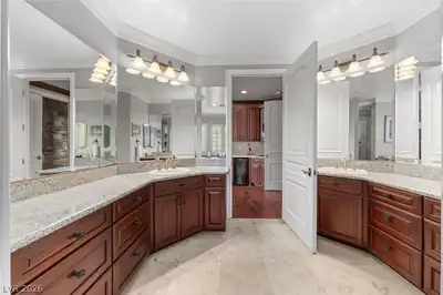 206 East Levi Avenue Primary Bathroom
