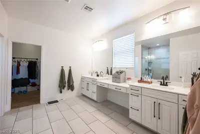 10807 Niobrara Avenue, Las Vegas, NV 89166 Primary Bathroom