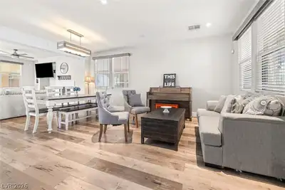 11175 Ash Mountain Street Living Room