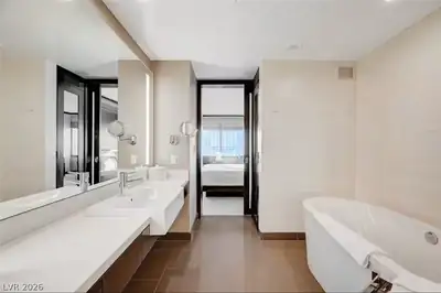 2600 West Harmon Avenue 17039 Primary Bathroom