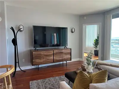 322 Karen Avenue 805 Living Room