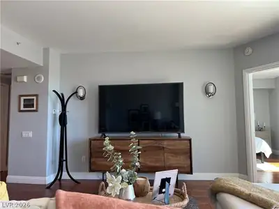 322 Karen Avenue 805 Living Room