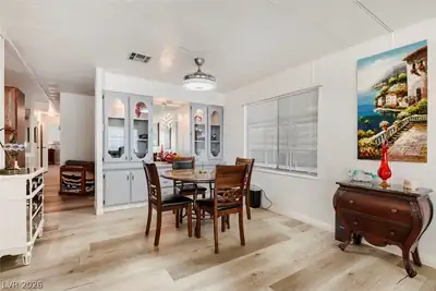 5107 Royal Avenue 235 Dining Area