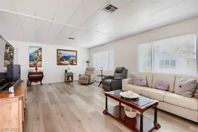 5107 Royal Avenue 235 Living Room