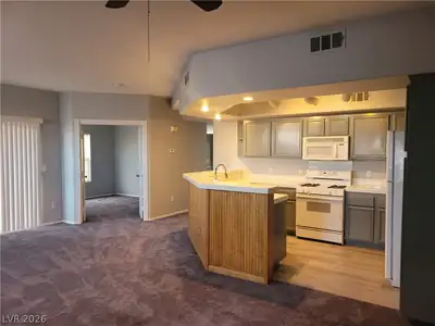 6917 COBRE AZUL Avenue 202 Kitchen