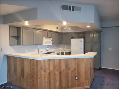 6917 COBRE AZUL Avenue 202 Kitchen