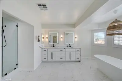 9131 Ivory Beach Drive, Las Vegas, NV 89147 Primary Bathroom