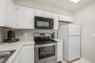 1964 Las Palmas Lane 244 Kitchen
