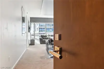 4471 Dean Martin Drive 2605 Entrance Foyer