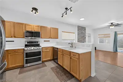 9001 Teetering Rock Avenue, Las Vegas, NV 89143 Kitchen