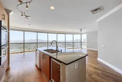 200 West Sahara Avenue 3906 Kitchen